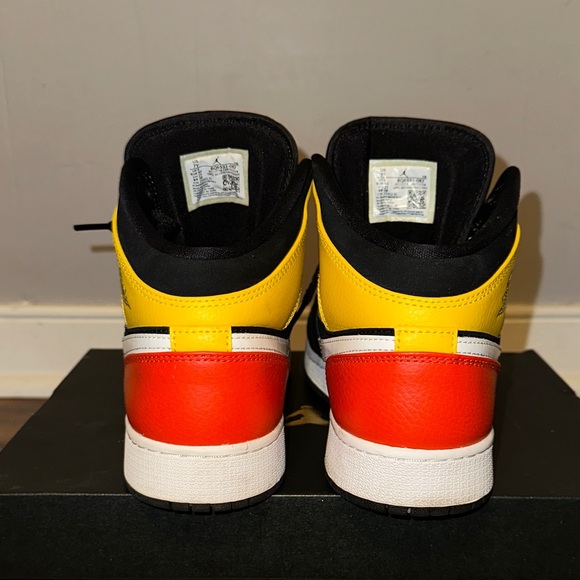 Air Jordan 1 Mid SE Black Vivid Orange GS | FJ4924-008 | Laced Nike Air Jordan 1 Mid SE (GS) - Black Amarilla Team Orange (2019 Release)